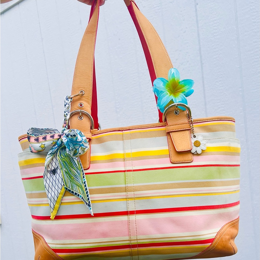 Vintage COACH Y2K Large Hampton Soho tote bag